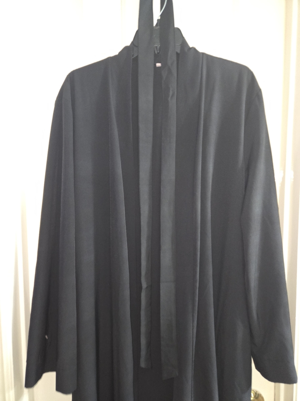 Sleek Black Robe - Picture 2 of 13
